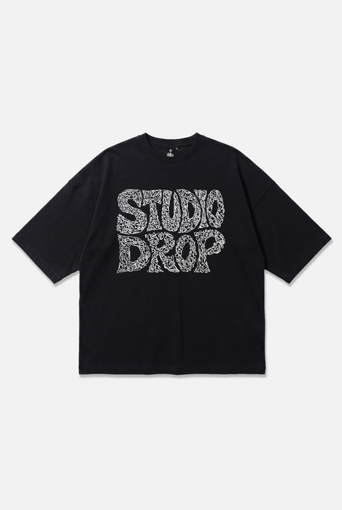 Sketch Logo Tee black oversized organic cotton T-shirt, front view – Studio Drop