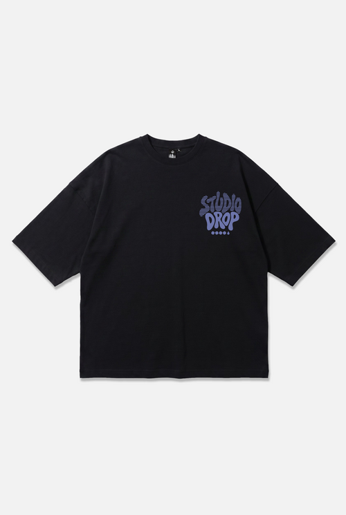 Flow Tee black oversized organic cotton T-shirt, front view – Studio Drop