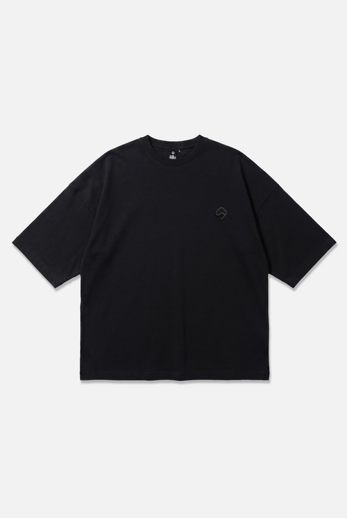 Core Tee black oversized organic cotton T-shirt with Ink insignia – Studio Drop